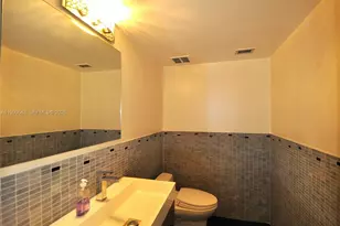 [Address not provided], Hallandale Beach, FL 33009 - Photo 15