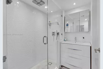 6301 Collins Ave #2103, Miami Beach, FL 33141 - Photo 27