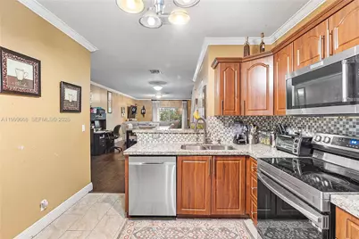 7659 Tamarac Island Circle, Tamarac, FL 33321 - Photo 9