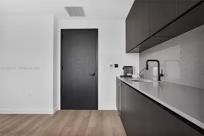 20 NE 11th St #3110, Miami, FL 33132 - Photo 9