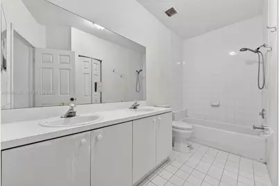 7802 Catalina Cir, Tamarac, FL 33321 - Photo 15