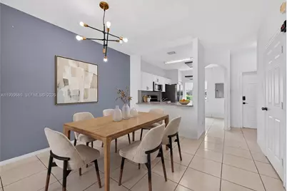 7802 Catalina Cir, Tamarac, FL 33321 - Photo 9