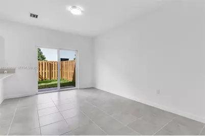 2661 SE 28th St, Homestead, FL 33035 - Photo 9