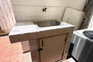 1460 W 41st St, Hialeah, FL 33012 - Photo 43