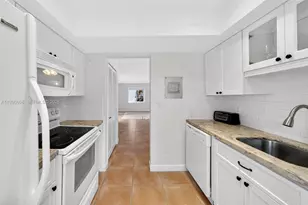 6815 Edgewater Dr, Coral Gables, FL 33133 - Photo 7