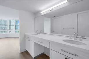 555 NE 34th St, Miami, FL 33137 - Photo 23