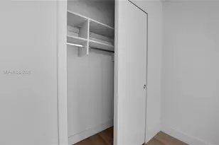 555 NE 34th St, Miami, FL 33137 - Photo 27