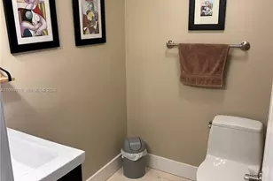 925 NE 26th Ave, Hallandale Beach, FL 33009 - Photo 23