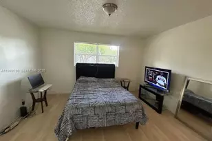 7910 N Colony Cir N, Tamarac, FL 33321 - Photo 9