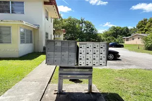 403 SW 148th Ave, Pembroke Pines, FL 33027 - Photo 37