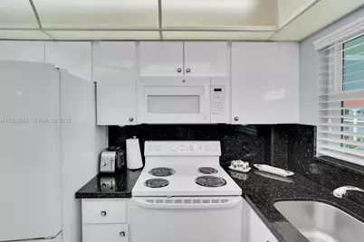 580 Egret Dr #303, Hallandale Beach, FL 33009 - Photo 27