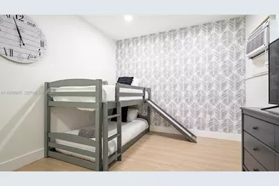 911 N Northlake Dr, Hollywood, FL 33019 - Photo 13