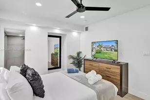 911 N North Lake Dr, Hollywood, FL 33019 - Photo 49