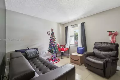 8389 NW 8th St, Miami, FL 33126 - Photo 7