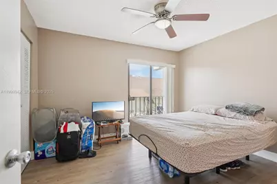 8389 NW 8th St, Miami, FL 33126 - Photo 19