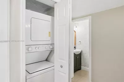 8389 NW 8th St, Miami, FL 33126 - Photo 13