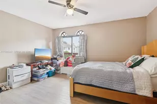 8389 NW 8th St, Miami, FL 33126 - Photo 17