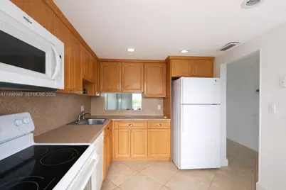 950 Hillcrest Dr #302, Hollywood, FL 33021 - Photo 9