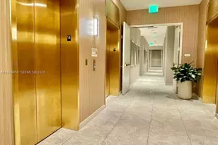 77 SE 5th St, Miami, FL 33131 - Photo 19