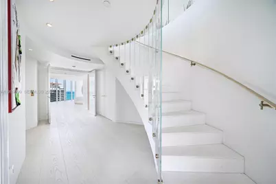 300 S Pointe Dr #PH-5, Miami Beach, FL 33139 - Photo 25