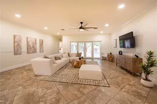 16751 Waters Edge Dr, Weston, FL 33326 - Photo 9