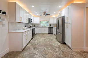 16751 Waters Edge Dr, Weston, FL 33326 - Photo 13