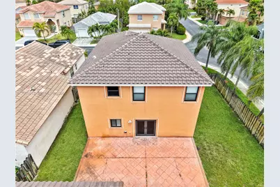 10526 SW 14th Ct, Pembroke Pines, FL 33025 - Photo 7