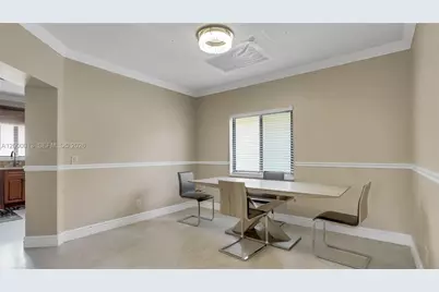 10526 SW 14th Ct, Pembroke Pines, FL 33025 - Photo 13