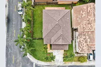 10526 SW 14th Ct, Pembroke Pines, FL 33025 - Photo 5