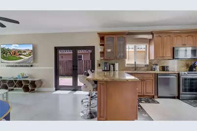 10526 SW 14th Ct, Pembroke Pines, FL 33025 - Photo 15