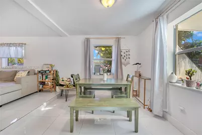 827 NW 114th St, Miami, FL 33168 - Photo 3