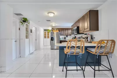 827 NW 114th St, Miami, FL 33168 - Photo 7