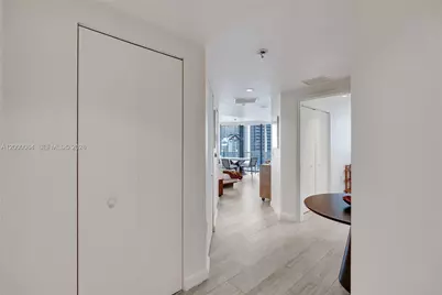 45 SW 9th St #1803, Miami, FL 33130 - Photo 3