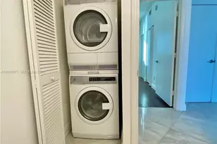 601 NE 36th St, Miami, FL 33137 - Photo 13