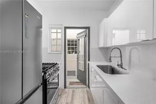 717 Espanola Way, Miami Beach, FL 33139 - Photo 3