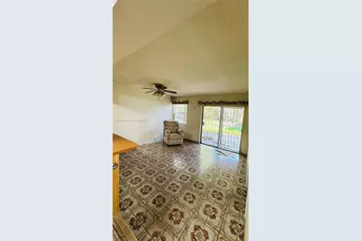 490 E 45th St, Hialeah, FL 33013 - Photo 9