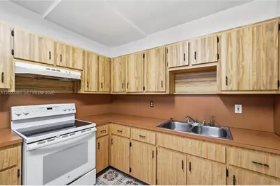 490 E 45th St, Hialeah, FL 33013 - Photo 9