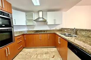 170 SE 14th St, Miami, FL 33131 - Photo 5