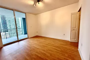 170 SE 14th St, Miami, FL 33131 - Photo 13