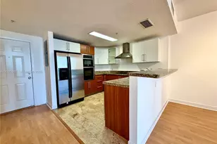 170 SE 14th St, Miami, FL 33131 - Photo 1