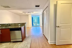 170 SE 14th St, Miami, FL 33131 - Photo 3