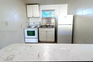 319 Country Club Oval, Daytona, FL 32114 - Photo 5