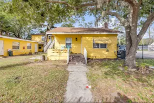 319 Country Club Oval, Daytona, FL 32114 - Photo 3
