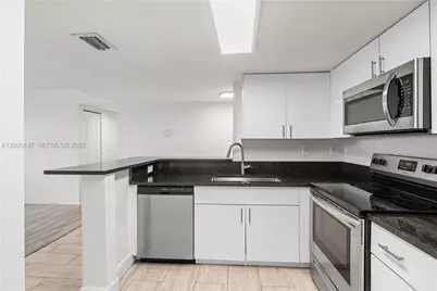 9821 Nob Hill Ct #9821, Sunrise, FL 33351 - Photo 3