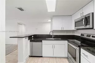 9821 Nob Hill Ct, Sunrise, FL 33351 - Photo 3