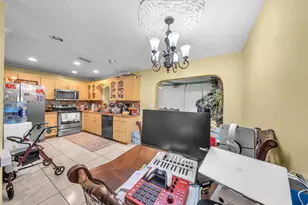 4715 NW 43rd St, Lauderdale Lakes, FL 33319 - Photo 11