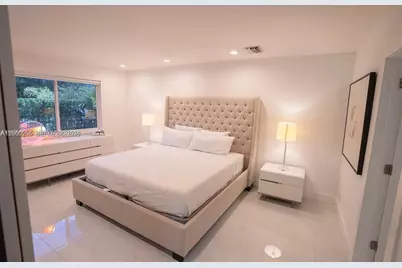 31 SW 6th St, Hallandale Beach, FL 33009 - Photo 3