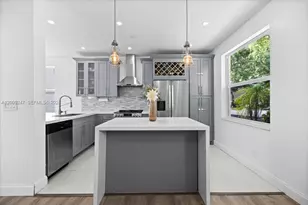 15385 SW 51st St, Davie, FL 33331 - Photo 5