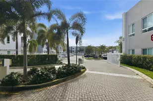 2505 NE 193rd St, Miami, FL 33180 - Photo 33