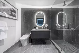 20 NE 11th St, Miami, FL 33132 - Photo 13